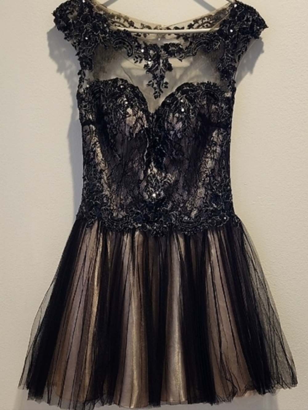 Alyce Paris Size 6 Black Nude Lace Beaded Structured Cocktail Dress NWOT